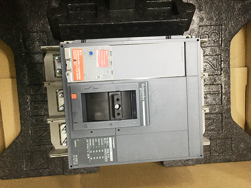 NS800N 3P NS33466 Schneider circuit breaker