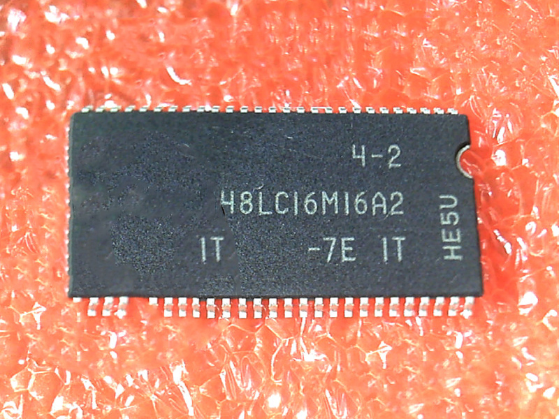 MT48LC16M16A2-7E Memory chip