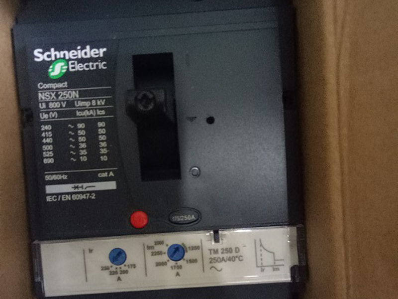 NEW Schneider NSC250S3225N circuit breaker