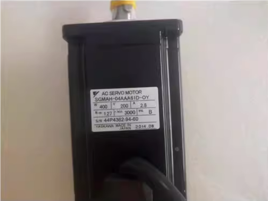 Used servo motor SGMAH-02AAA61D-0Y for Yaskawa 60 days warranty